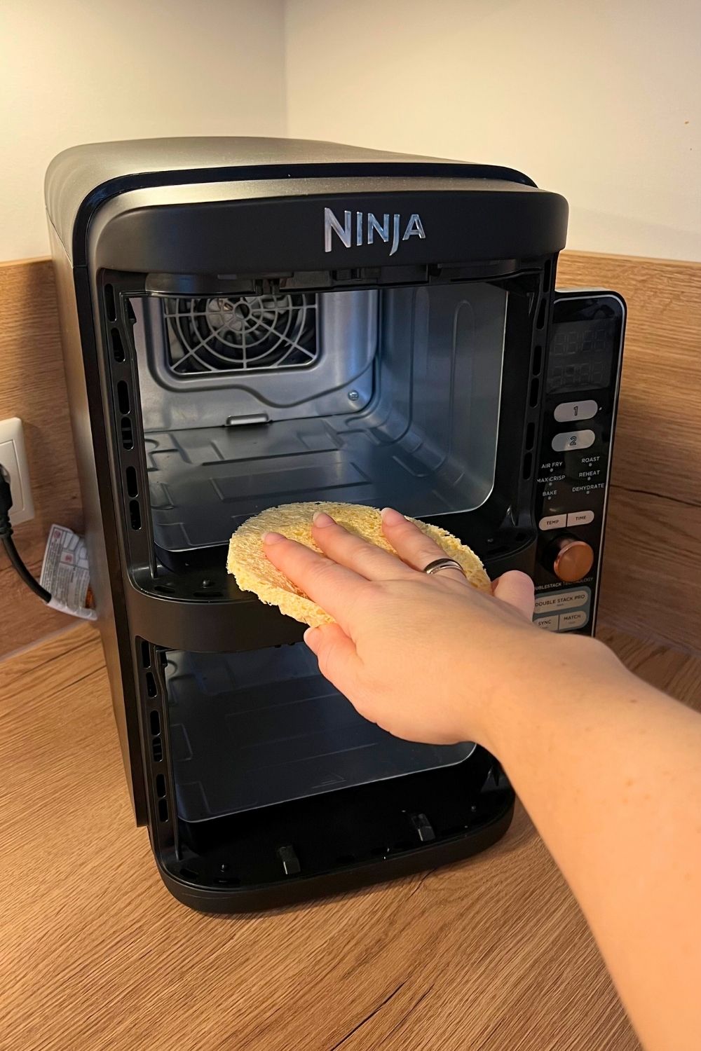 4 Heißluftfritteuse richtig reinigen_airfryer reinigen