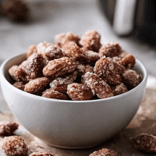 Gebrannte Mandeln Airfryer in Schüssel, knusprig mit Zimt und Zucker