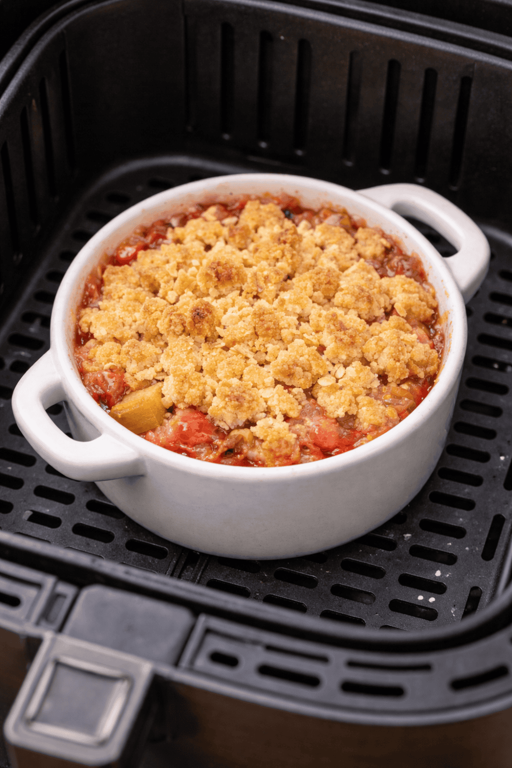 Rhabarber-Crumble in 20 Minuten – Kleines Frühlingsdessert aus dem Airfryer