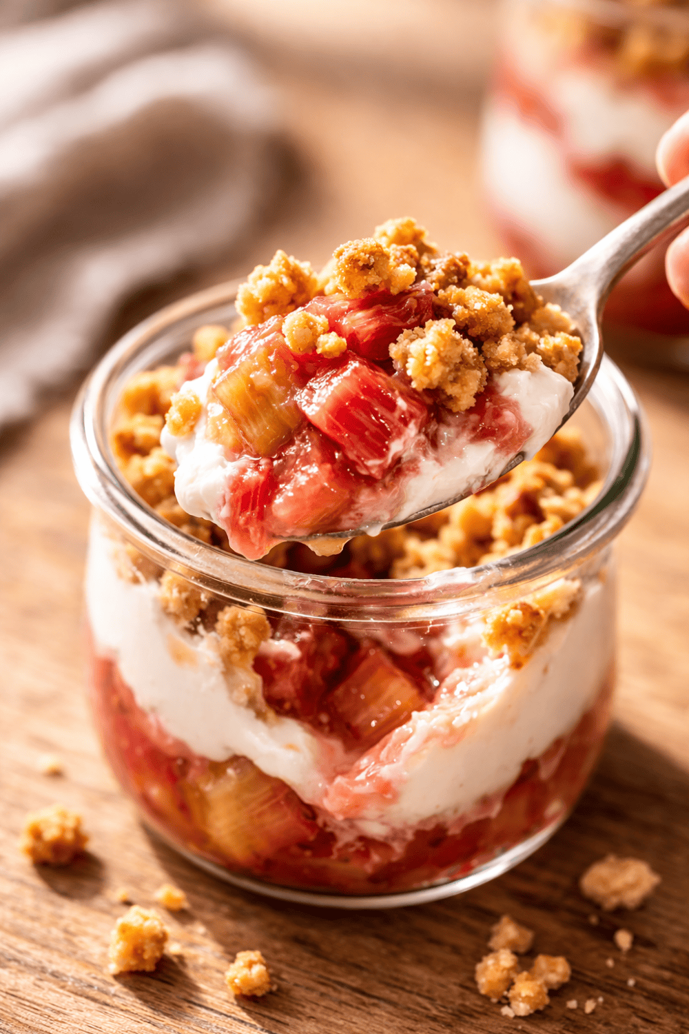 Rhabarber-Dessert im Glas aus der Heißluftfritteuse – mit knusprigem Streusel-Crunch